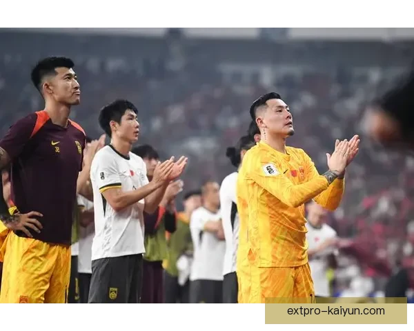 东亚杯球迷氛围热烈，现场观赛热情持续提升