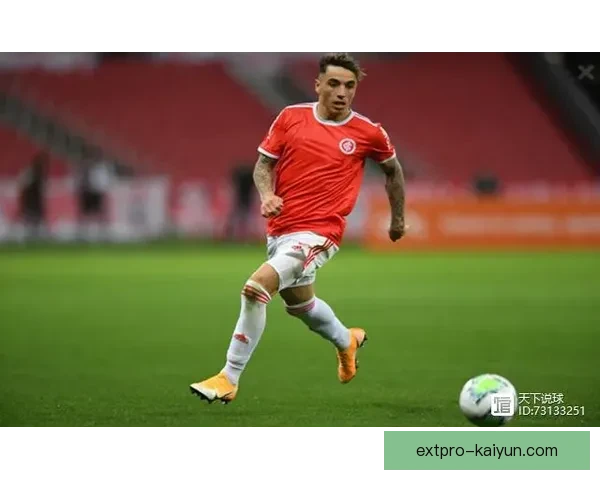 黄潜控球能力持续提升，中场组织表现稳健
